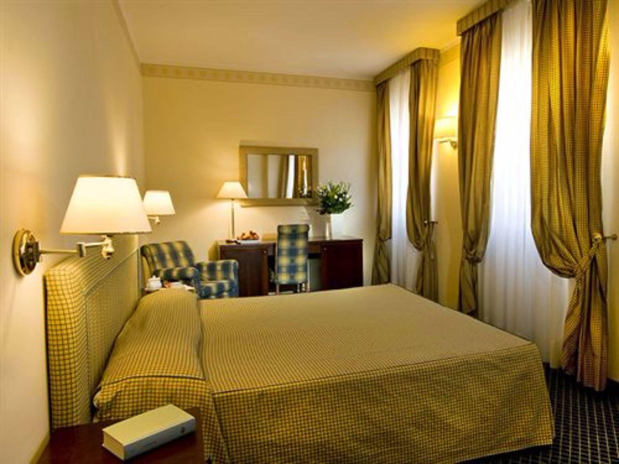 Hotel Сирмионе Екстериор снимка